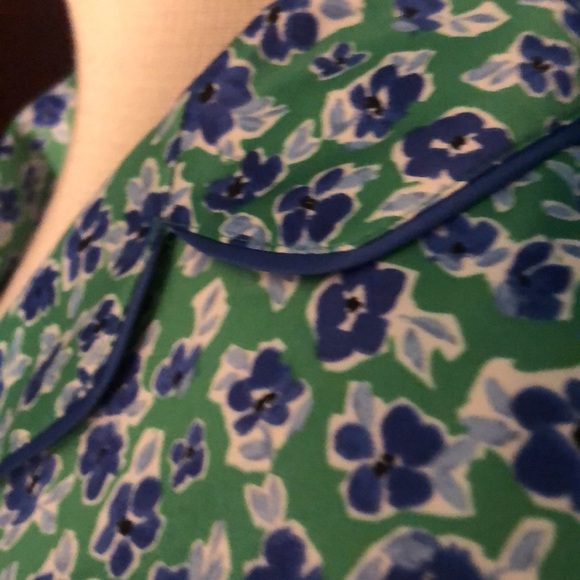 Ann Taylor Sleep pajama top Med. Green background with white and blue flowers - Picture 5 of 12